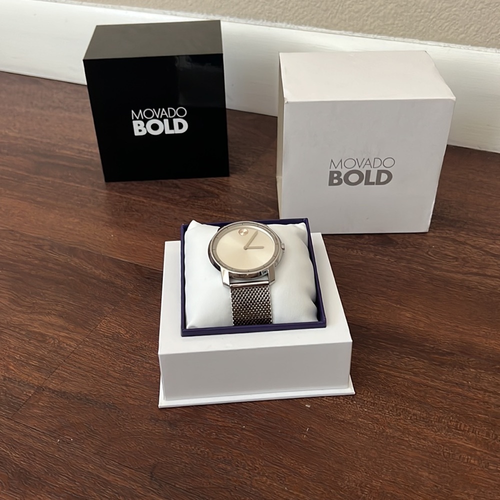 Movado Men's Bold Large Sunray Dial Analog Quartz 44mm Watch - Picture 3 of 11